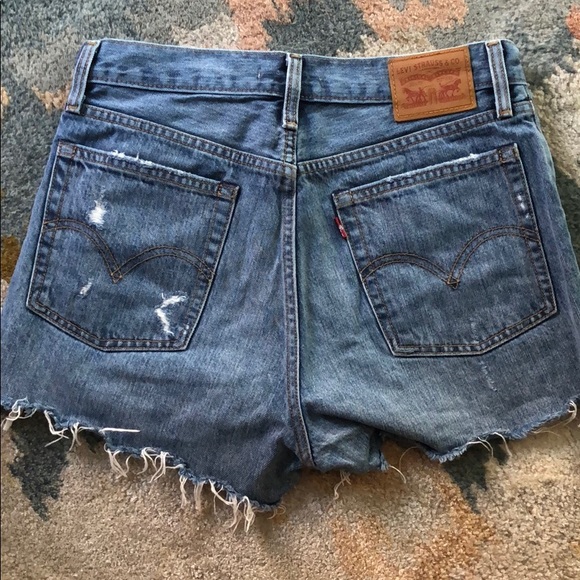 Levi’s high waisted shorts size 29 - Picture 2 of 3
